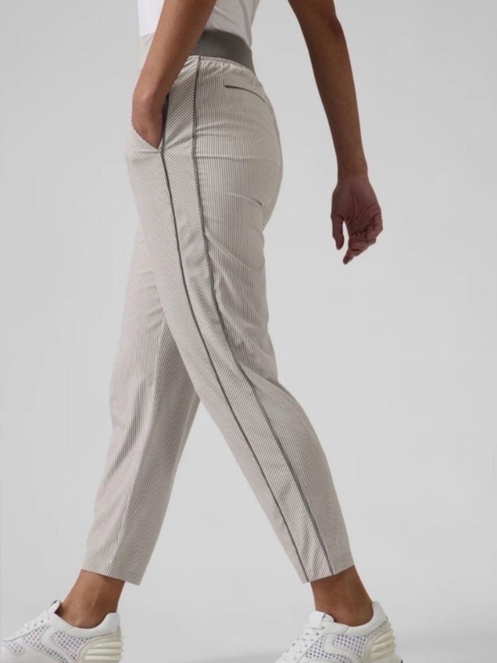 NWT Athleta Brooklyn Textured Ankle
Pant Size 10 Plaid Grey Tuxedo stripe